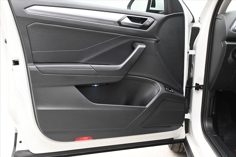 Volkswagen T-Roc 2,0 TDI 110kW DSG STYLE Záruka - fotka 24 z 31