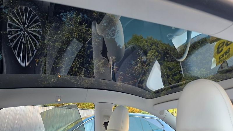 Tesla Model Y (2023) LR AWD DE Záruka SoH 92,7%  - fotka 17 z 41