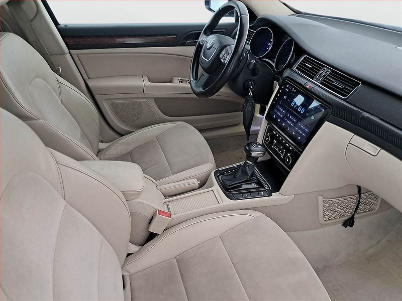 Škoda Superb (2011) Elegance 2.0 TDI, Automat - fotka 9 z 17