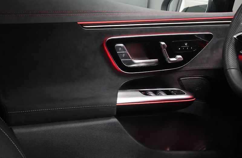 Mercedes-Benz EQE 350 AMG 4M Kamera Tažné BLIS  - fotka 15 z 23