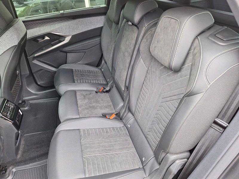 Peugeot 5008 (2025) GT Hybrid 145 e-DCS - fotka 23 z 24