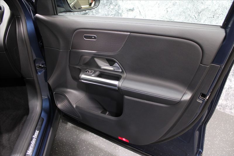 Mercedes-Benz GLA 1,3 200 1.majitel CZ zánovní - fotka 10 z 33
