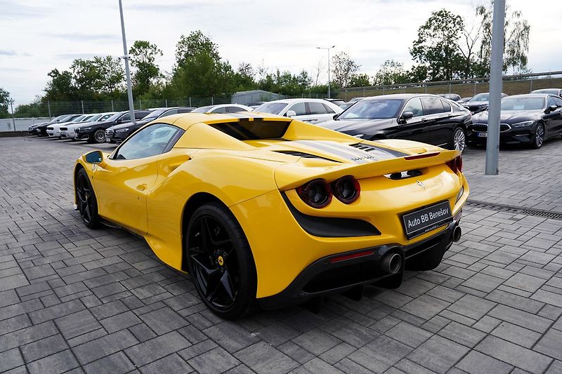 Ferrari F8 Spider/6700km/720 PS - fotka 4 z 51