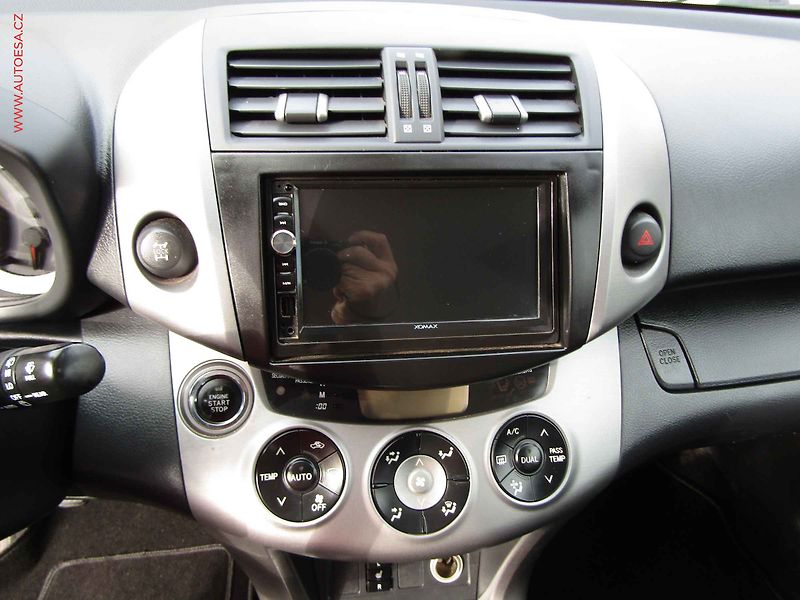 Toyota RAV4 (2007) 2.2. D-CAT 4x4, AC, kůže - fotka 15 z 23