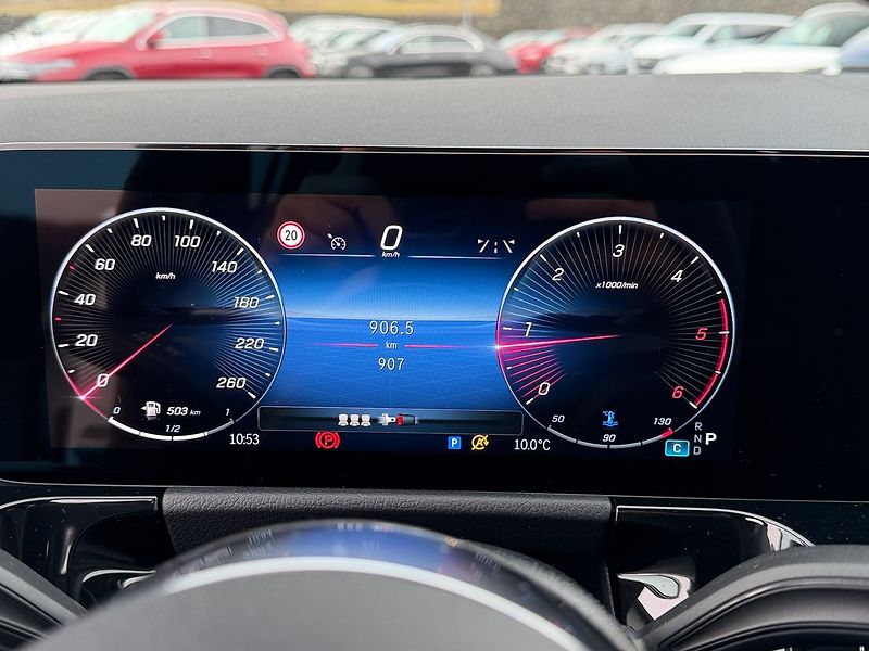 Mercedes-Benz GLA 180 d - fotka 17 z 30