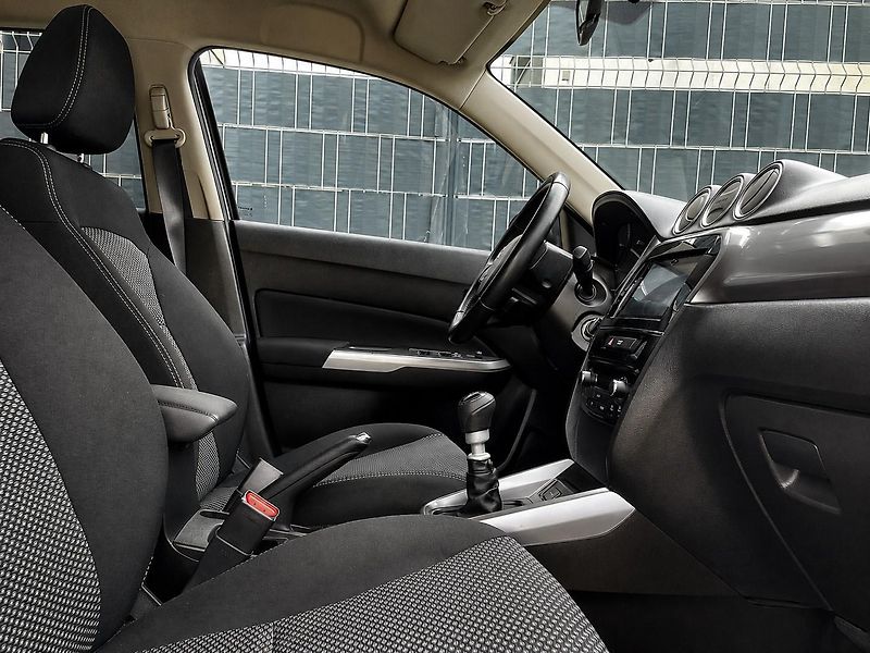 Suzuki Vitara (2021) 1.4 BoosterJet Hybrid - fotka 11 z 33