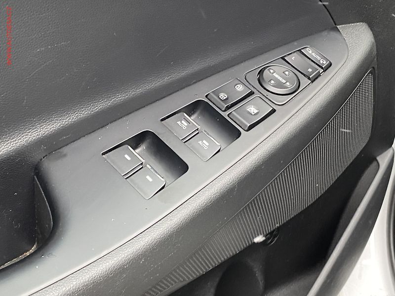 Hyundai Tucson (2019) 1.6 CRDi, AT, panor, navi - fotka 11 z 19