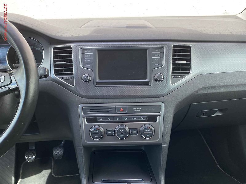 Volkswagen Golf Sportsvan (2015) 1.2 TSi, Lounge, navi - fotka 12 z 17