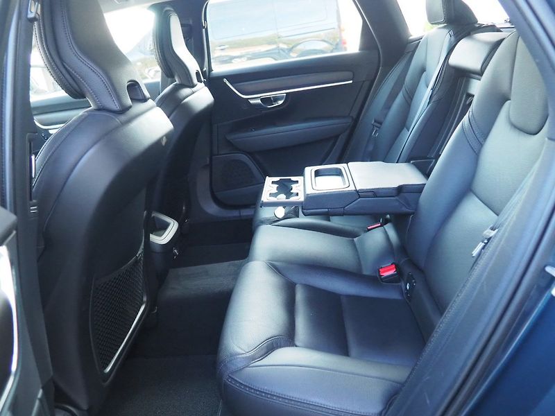 Volvo V90 (2018) D5, 173 kW, AWD, AT - fotka 12 z 46