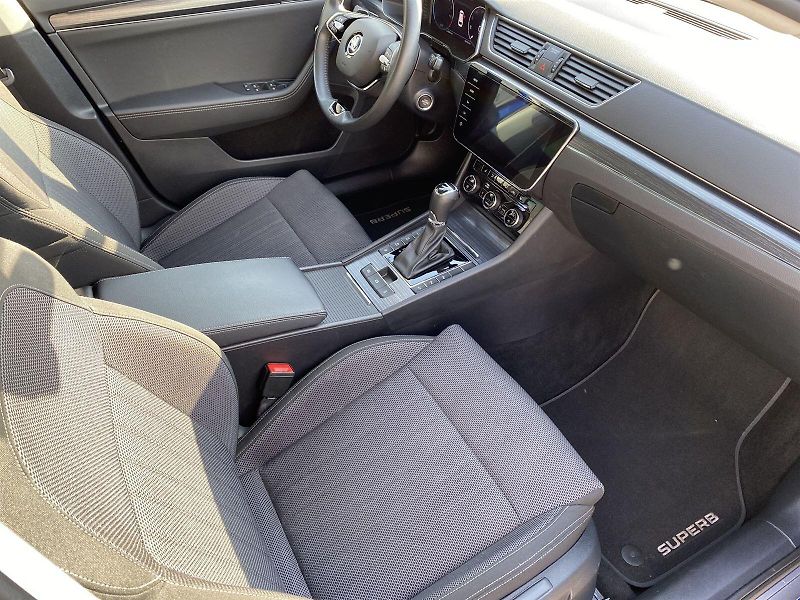 Škoda Superb (2023) Combi 1.4 TSI iV DSG Style - fotka 8 z 37