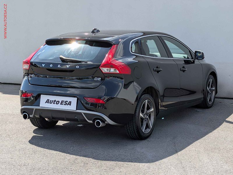 Volvo V40 (2015) 2.0d, Navi, xenon, temp. - fotka 6 z 16
