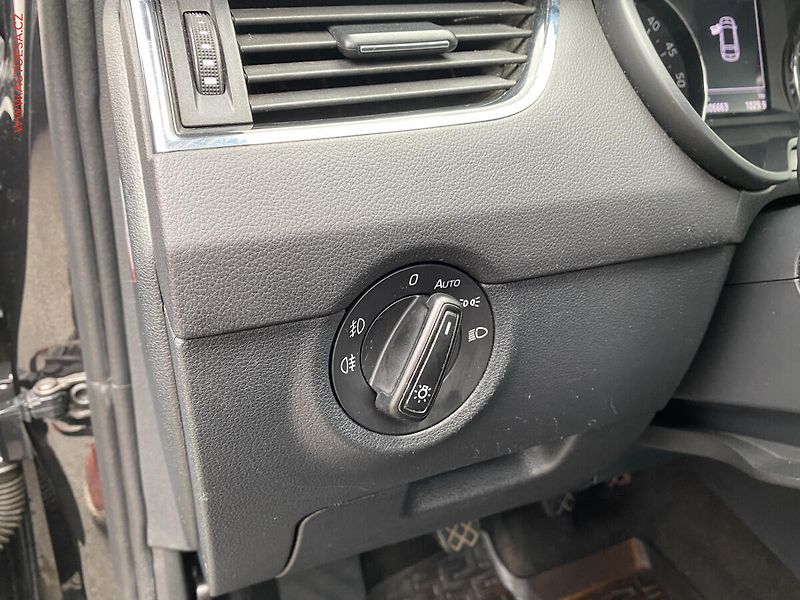 Škoda Octavia (2014) 2.0TDi, ČR, Elegance, bixen - fotka 15 z 18