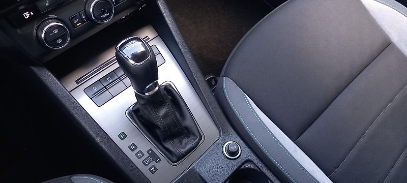 Škoda Octavia Combi 2.0 TDI DSG Ambition - fotka 18 z 29