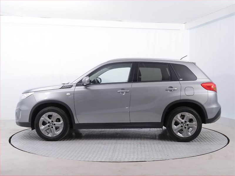 Suzuki Vitara (2018) Premium 1.6 VVT, ČR,1.maj - fotka 3 z 21