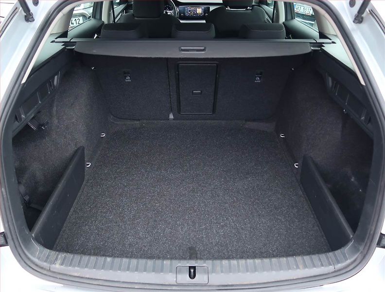 Škoda Octavia (2023) Ambition 2.0 TDI, ČR,1.maj - fotka 13 z 15