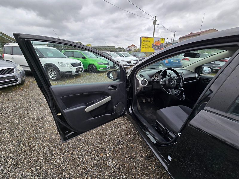 Mazda 2 (2010) 1.3 MZR 55KE klima - fotka 9 z 23