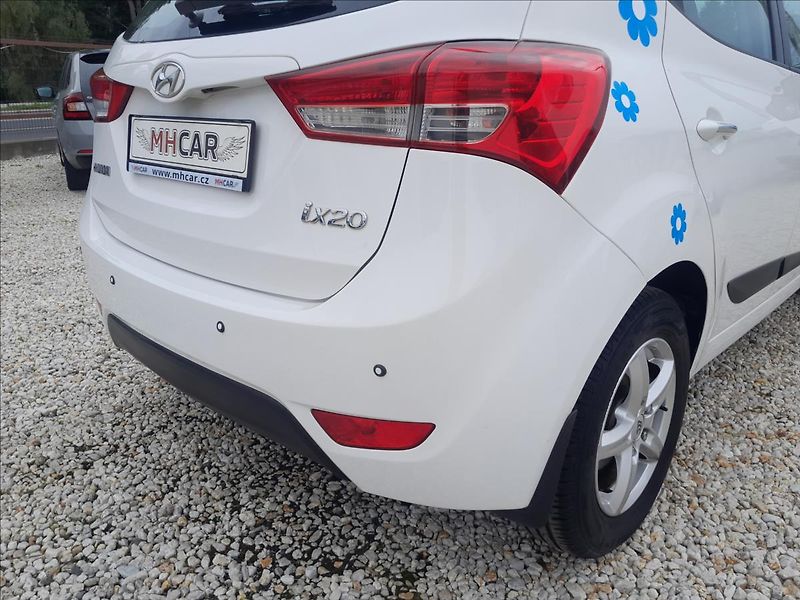 Hyundai ix20 1,4i16V 66 kW - fotka 15 z 48