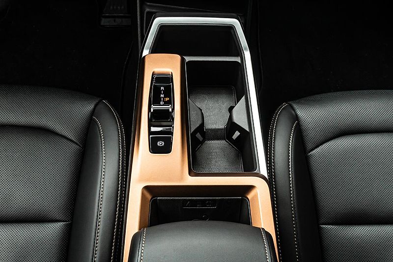 SsangYong Torres (2025) 1,5 GDI 4WD AT PREMIUM 5el.dve - fotka 11 z 22