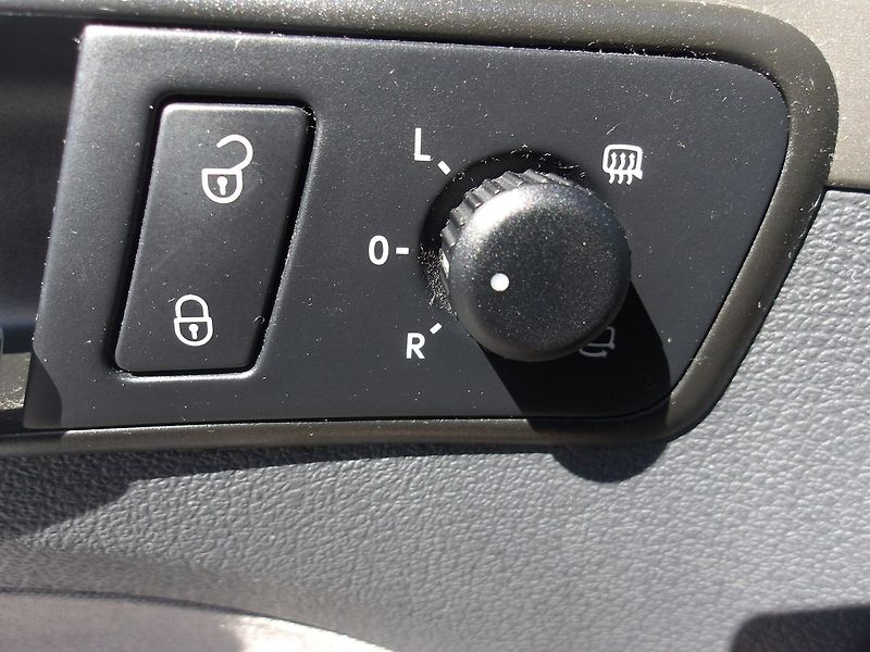 Volkswagen Touran 2,0TDi 125kW CROSSTOURAN Extré - fotka 17 z 37