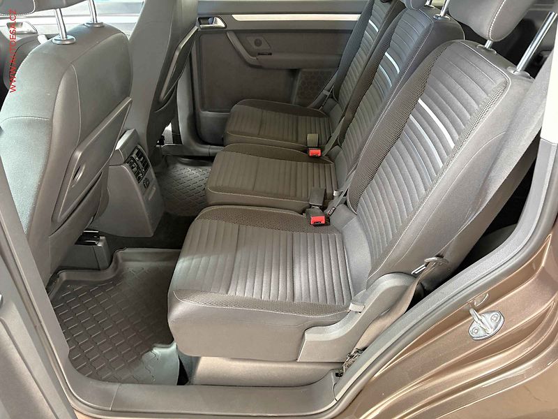 Volkswagen Touran (2014) 2.0TDi, AC, park.čidla - fotka 10 z 16