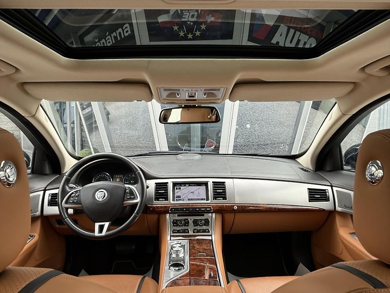 Jaguar XF 3,0 V6 S/C AWD REZERVACE - fotka 32 z 47