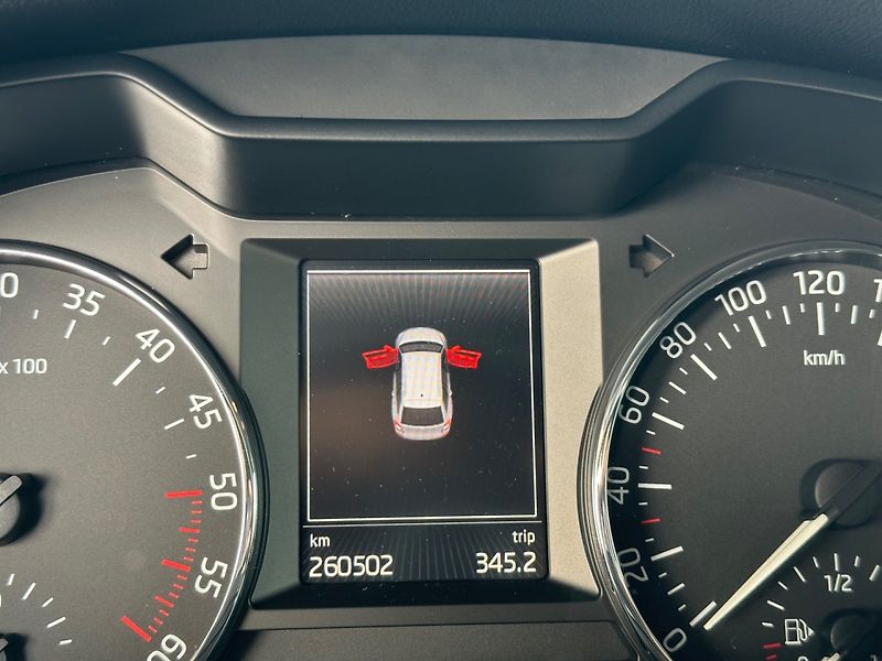 Škoda Octavia (2014) 2.0TDi 4X4 NAVI, VÝHŘEV SED. - fotka 8 z 14