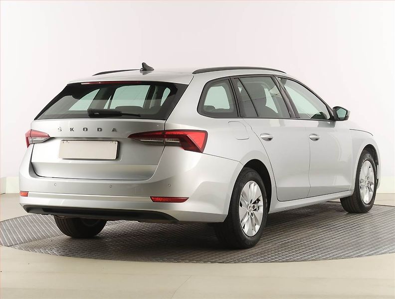 Škoda Octavia (2023) Ambition 2.0 TDI, ČR,1.maj - fotka 5 z 24