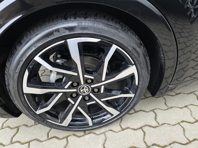 Toyota Prius (2025) 2.0 Plug-in Hybrid - fotka 17 z 17