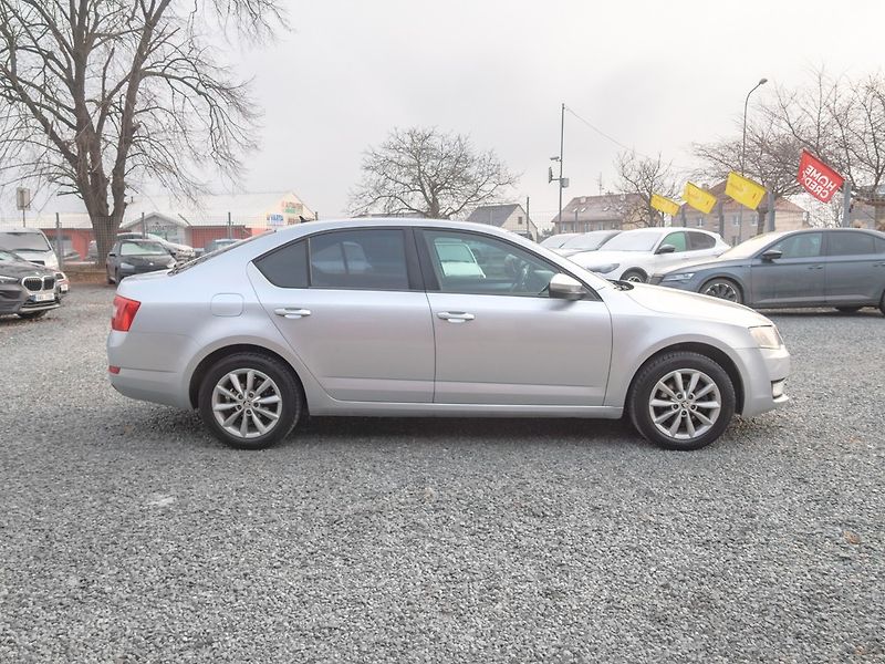 Škoda Octavia (2012) ČR 1.2TSI – NAVIGACE - fotka 4 z 44