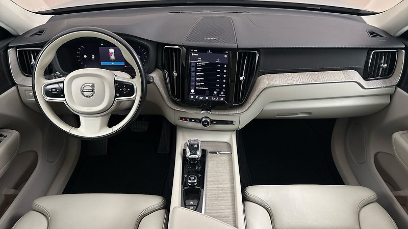 Volvo XC60 2.0 B4 AUT AWD Inscription - fotka 8 z 29