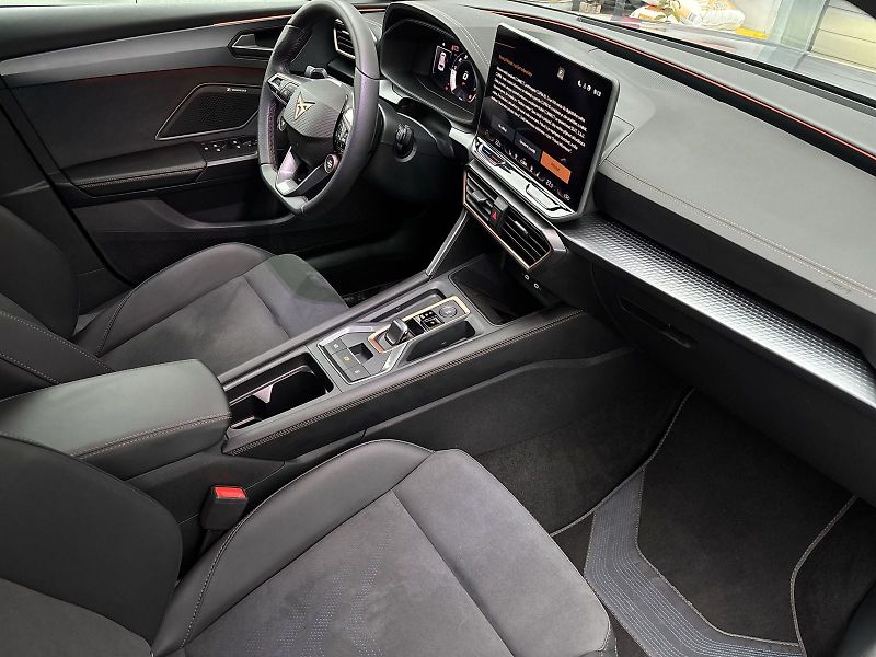Cupra Leon (2026) SP 2.0 TSI 4WD DSG VZ - fotka 10 z 36