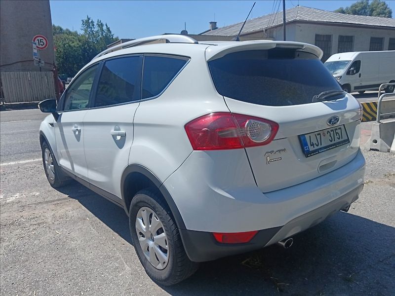 Ford Kuga 2,0 TDCi - fotka 8 z 21