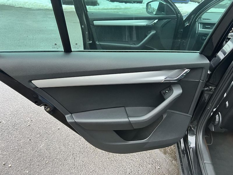 Škoda Octavia 2.0TDI 110KW,4x4,KůŽE,NAVI,XEN - fotka 15 z 45