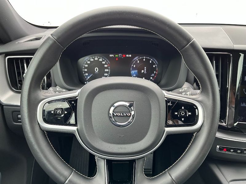 Volvo XC60 R-Design B5 AWD 184kW - fotka 14 z 26