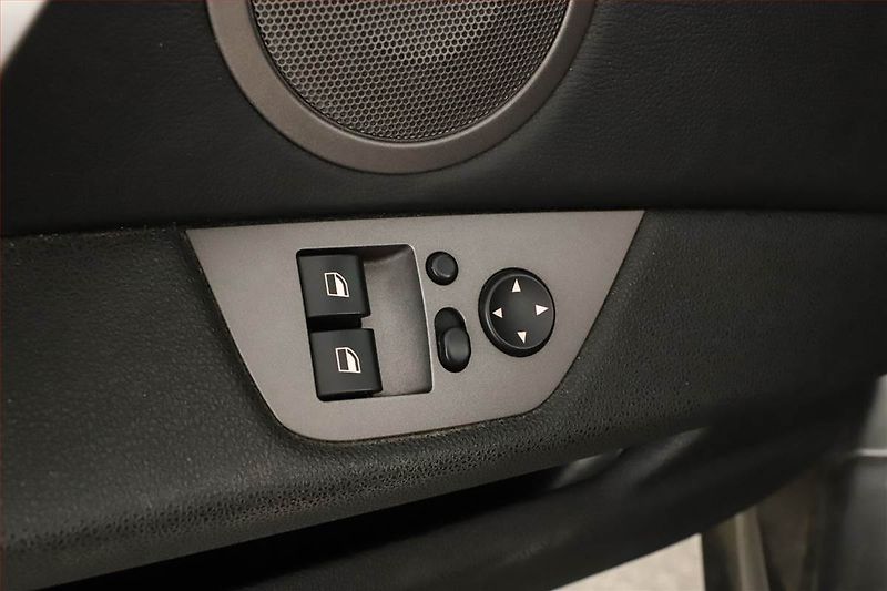 BMW Z4 (2005) 2.2i, Kůže, Tempomat - fotka 16 z 18