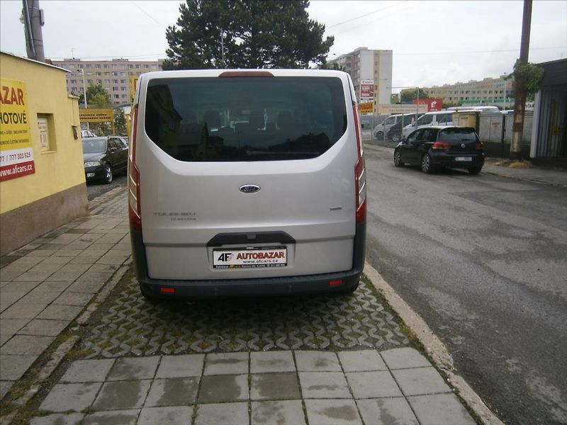 Ford Tourneo Custom 2,2 TDCI 114 KW  TITANIUM - fotka 5 z 21