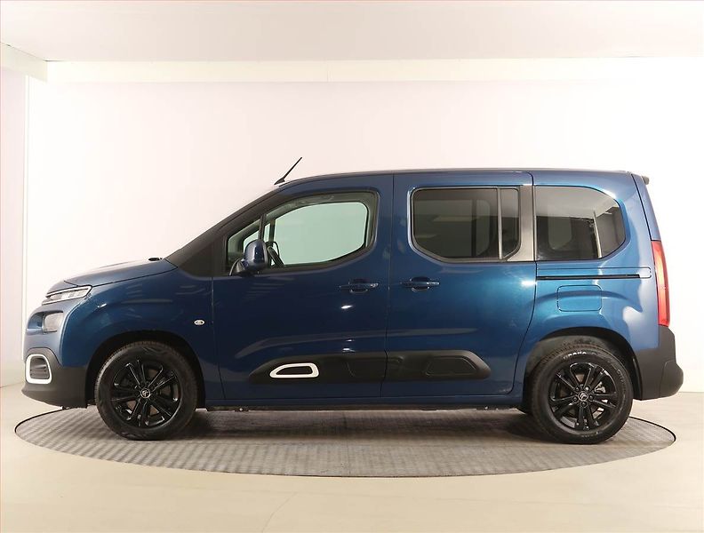 Citroën Berlingo (2020) Feel 1.2 PureTech, 7Míst, 1Maj - fotka 3 z 25