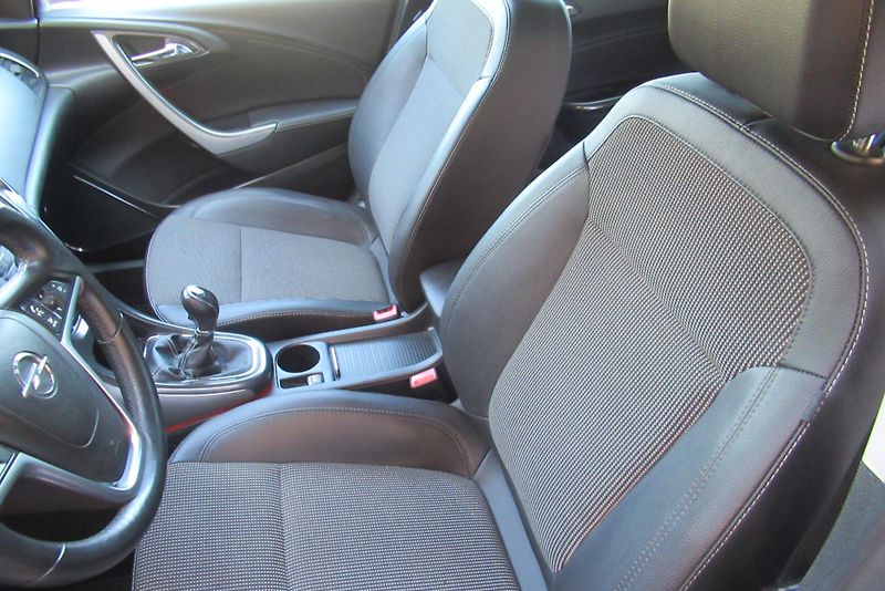 Opel Astra 1.4i AUT. KLIMA NAVIGACE - fotka 15 z 25
