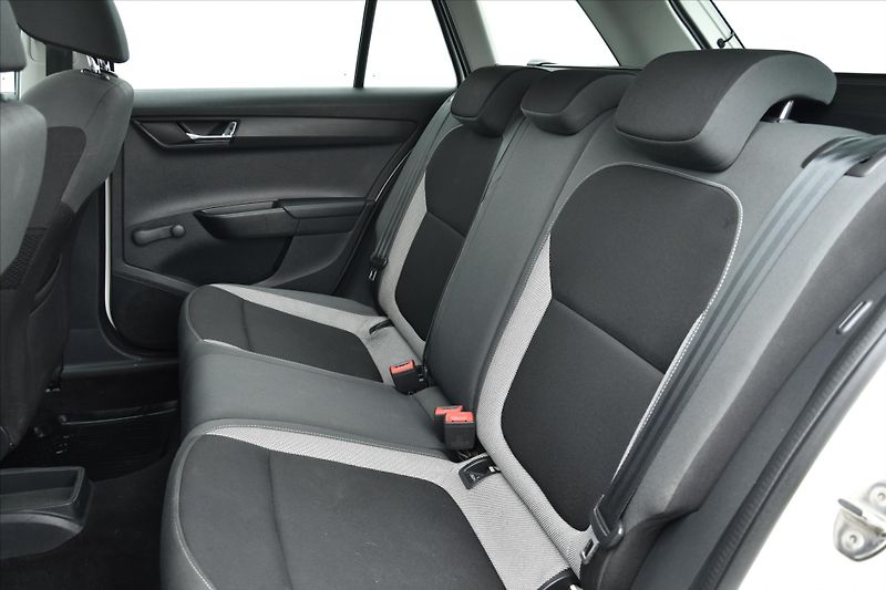 Škoda Fabia 1.2TSi 1.MAJITEL DPH ČR - fotka 10 z 19