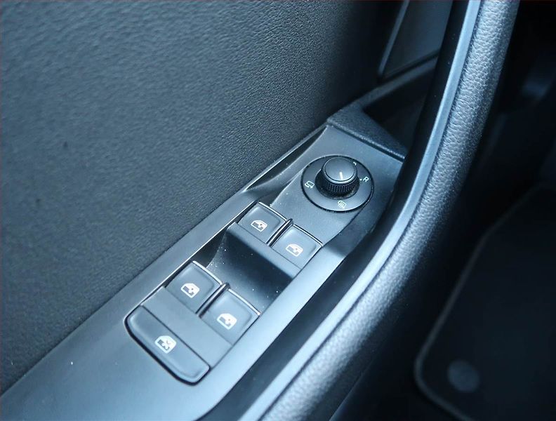Škoda Superb (2016) Laurin&Klement 2.0 TDI - fotka 15 z 16