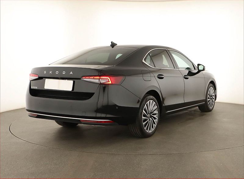 Škoda Superb (2025) 2.0 TSI, LAURIN&KLEMENT, DPH - fotka 5 z 21