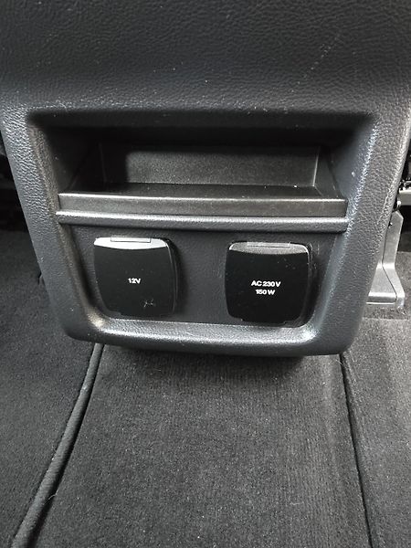 Ford S-MAX TITANIUM 2.0 132kW LED + NAVI - fotka 46 z 48