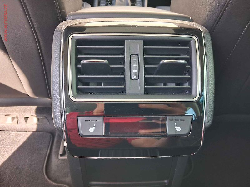 Škoda Superb (2018) 1.8 TSi, L&K, DSG, panor - fotka 11 z 23