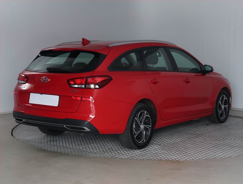 Hyundai i30 (2021) 1.0 T-GDI, ČR,1.maj - fotka 5 z 17