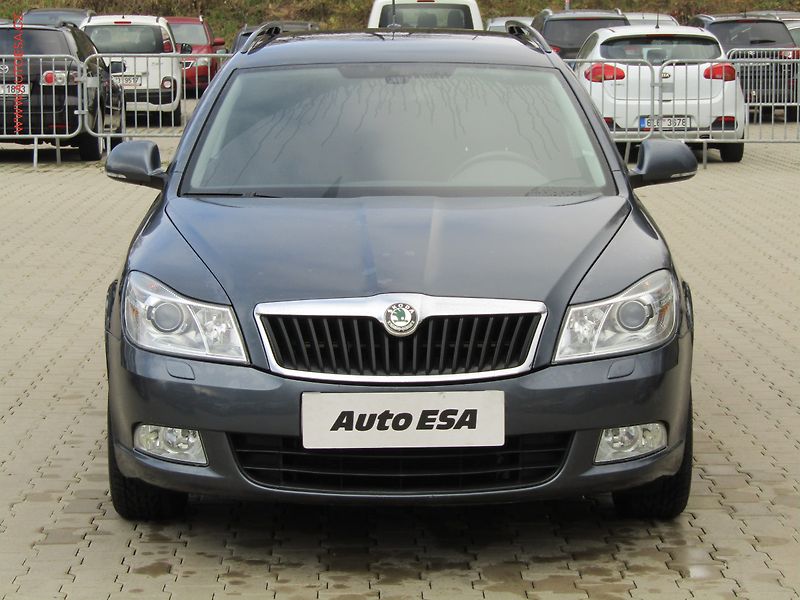 Škoda Octavia (2010) 1.6 TDi, Xenon, autoAC - fotka 2 z 20
