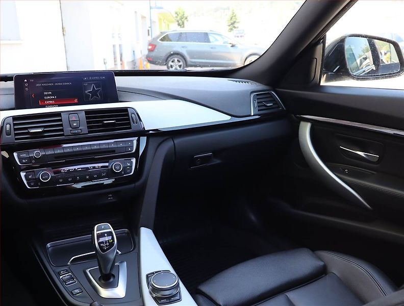 BMW Řada 3 (2018) 320d xDrive GT, 4X4, Automat - fotka 8 z 19
