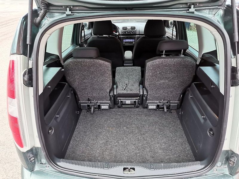 Škoda Roomster (2011) 1.2TSi 63kw Ambiente ČR - fotka 18 z 24