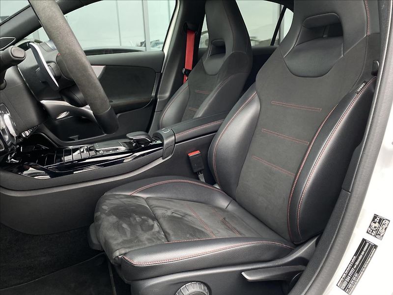 Mercedes-Benz Třídy A A 45 S AMG 4M+ - fotka 10 z 27