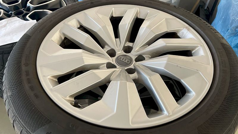 Audi e-tron (2022) S line quattro 55 electric 300 - fotka 31 z 32