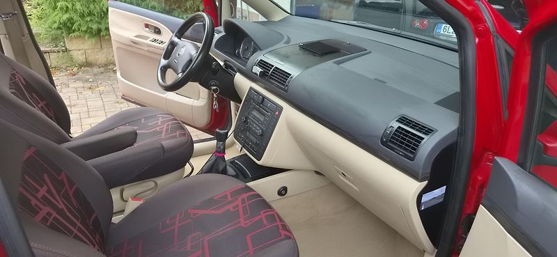 Seat Alhambra (2009) - fotka 9 z 24